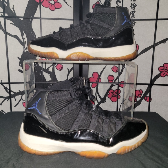 Jordan 11 Space Jams 2000 - Picture 1 of 7